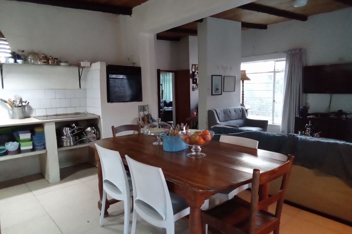 Family home with space - Photo 2