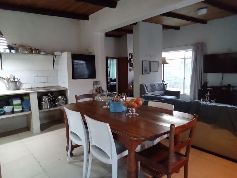 Family home with space - Photo 2