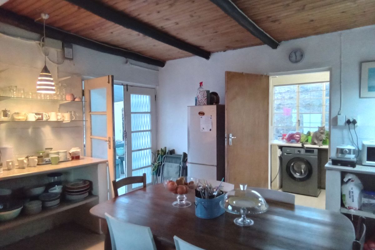 Family home with space - Photo 3