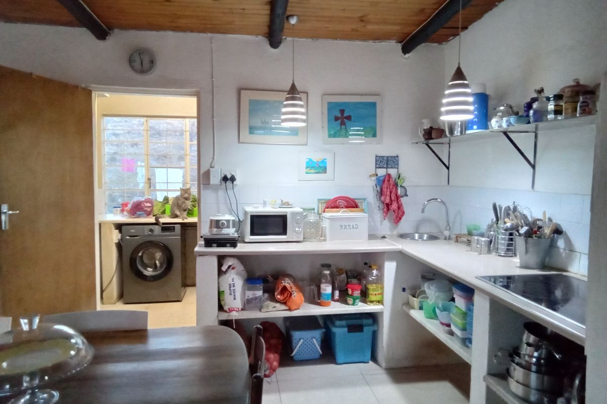 Family home with space - Photo 4