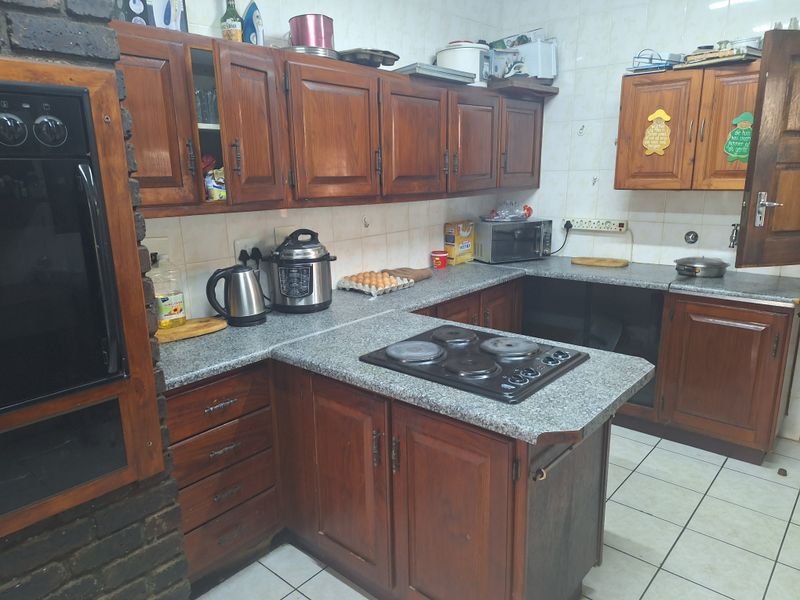 Family home in Henley on Klip - Photo 9