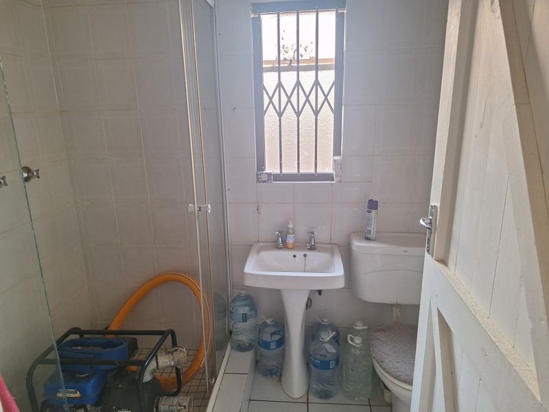 Family home in Henley on Klip - Photo 5