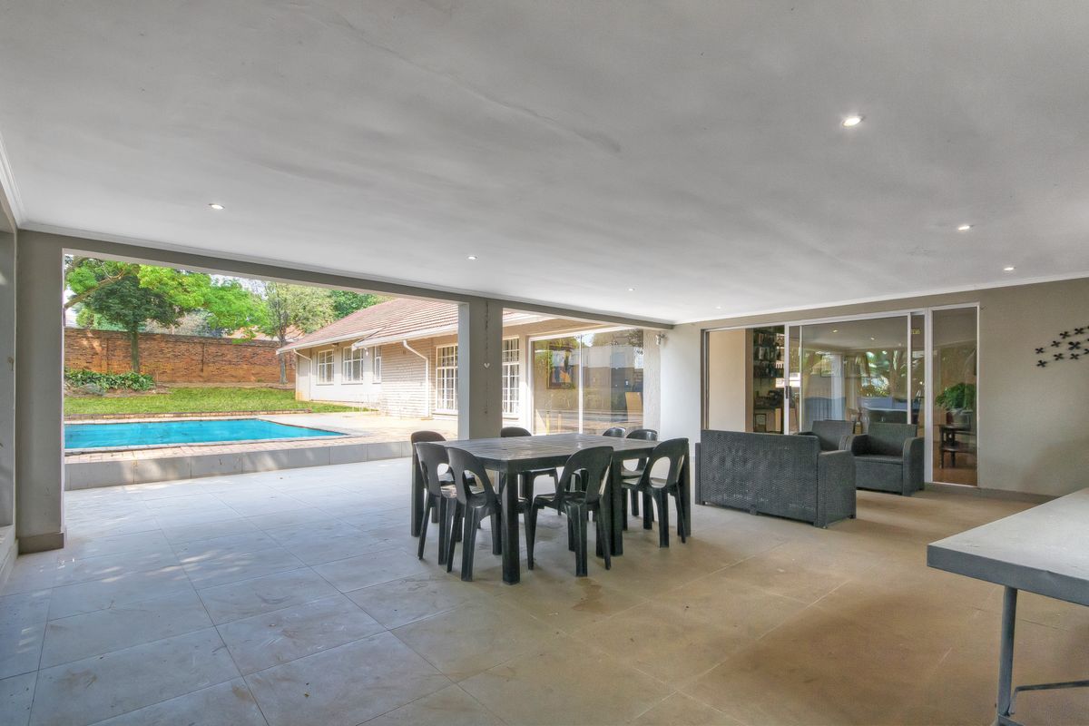 WELCOME TO YOUR DREAM HOME LOCATED IN THE HIGHLY SOUGHT-AFTER NEIGHBORHOOD OF SAVOY ESTATE!!! - Photo 3