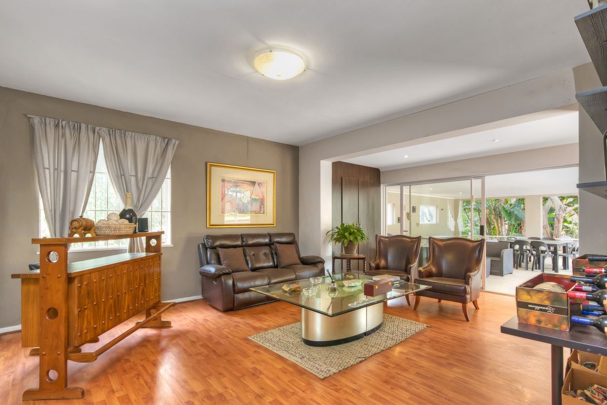 WELCOME TO YOUR DREAM HOME LOCATED IN THE HIGHLY SOUGHT-AFTER NEIGHBORHOOD OF SAVOY ESTATE!!! - Photo 4