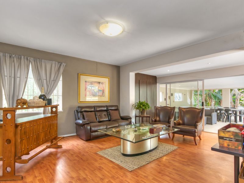 WELCOME TO YOUR DREAM HOME LOCATED IN THE HIGHLY SOUGHT-AFTER NEIGHBORHOOD OF SAVOY ESTATE!!! - Photo 4