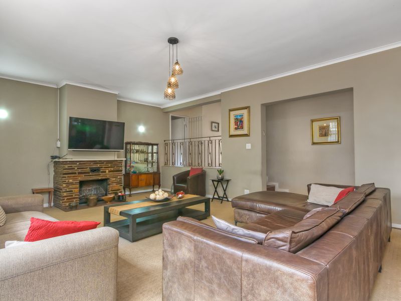 WELCOME TO YOUR DREAM HOME LOCATED IN THE HIGHLY SOUGHT-AFTER NEIGHBORHOOD OF SAVOY ESTATE!!! - Photo 7