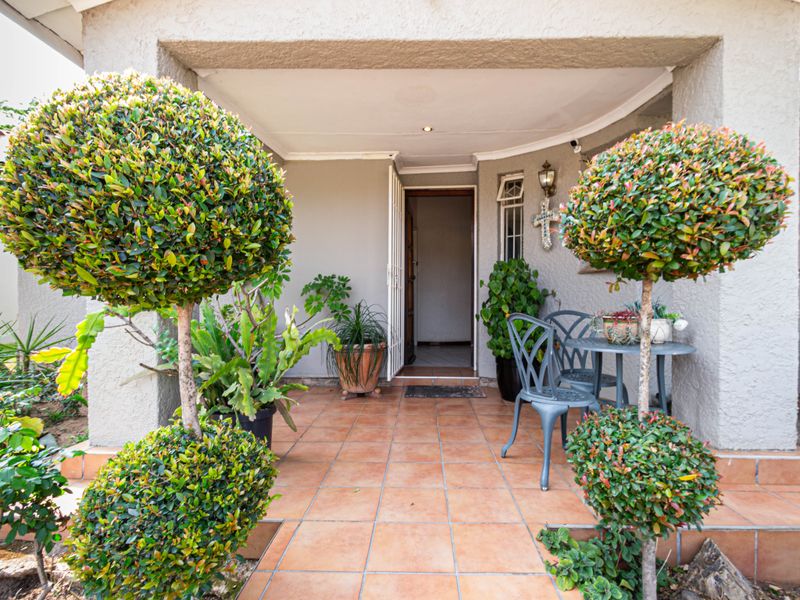 Family Home with Guest Suite & Sustainable Features - Photo 2