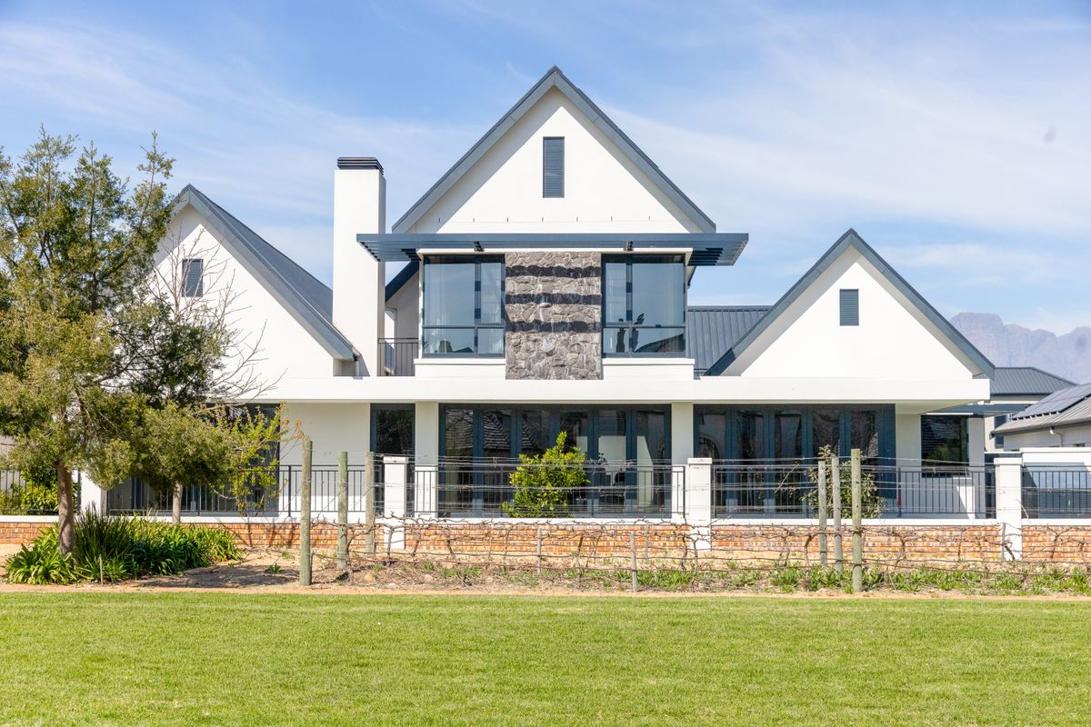 Experience Unrivaled Elegance in This Exquisite Luxury Residence - Photo 5