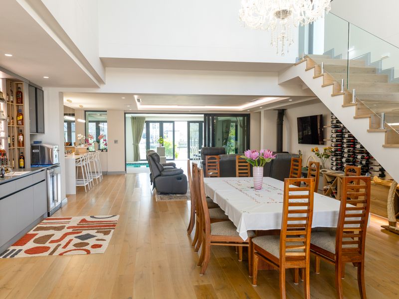 Experience Unrivaled Elegance in This Exquisite Luxury Residence - Photo 8