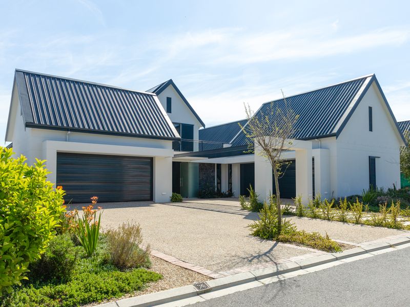 Experience Unrivaled Elegance in This Exquisite Luxury Residence - Photo 7