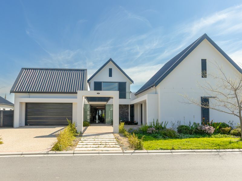 Experience Unrivaled Elegance in This Exquisite Luxury Residence - Photo 6