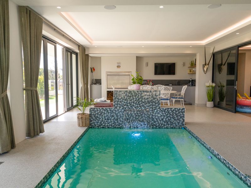 Experience Unrivaled Elegance in This Exquisite Luxury Residence - Photo 4