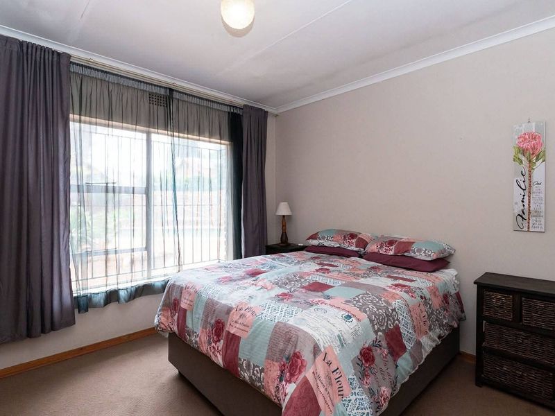 Your Family’s Next Chapter Starts Here – 6-Bedroom Home in Enclosed Area - Photo 5