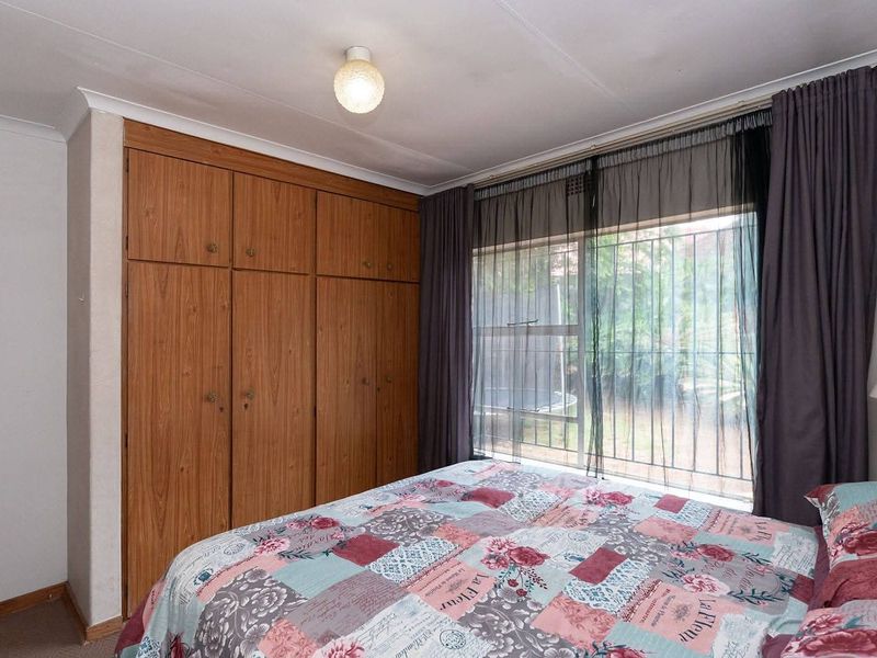 Your Family’s Next Chapter Starts Here – 6-Bedroom Home in Enclosed Area - Photo 10