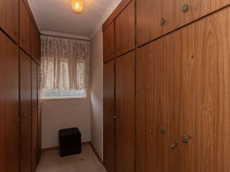 Your Family’s Next Chapter Starts Here – 6-Bedroom Home in Enclosed Area - Photo 8