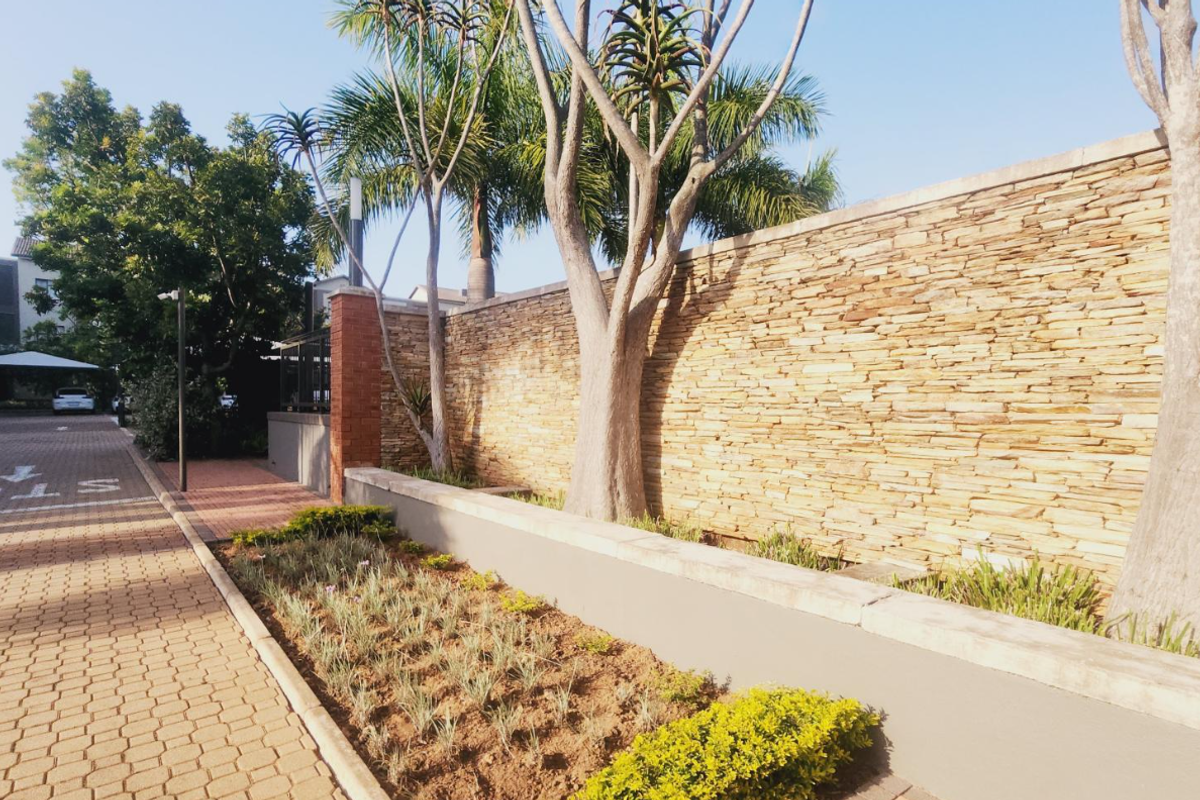 For Sale , 1 Bedroom Apartment at Seasons Court, Umhlanga Ridge - Photo 2