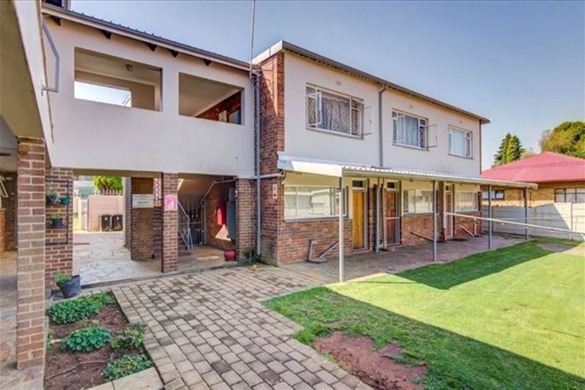 3 Bedroom apartment in enclosed area - Photo 3