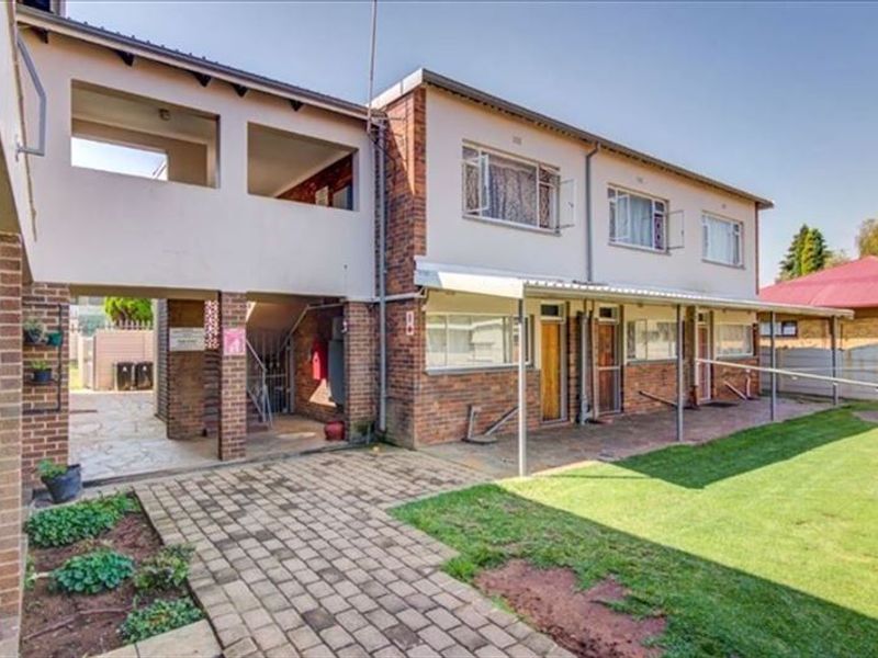 3 Bedroom apartment in enclosed area - Photo 3