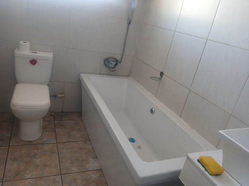 3 Bedroom apartment in enclosed area - Photo 9