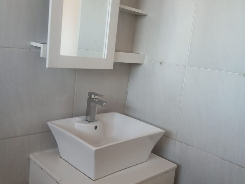 3 Bedroom apartment in enclosed area - Photo 8