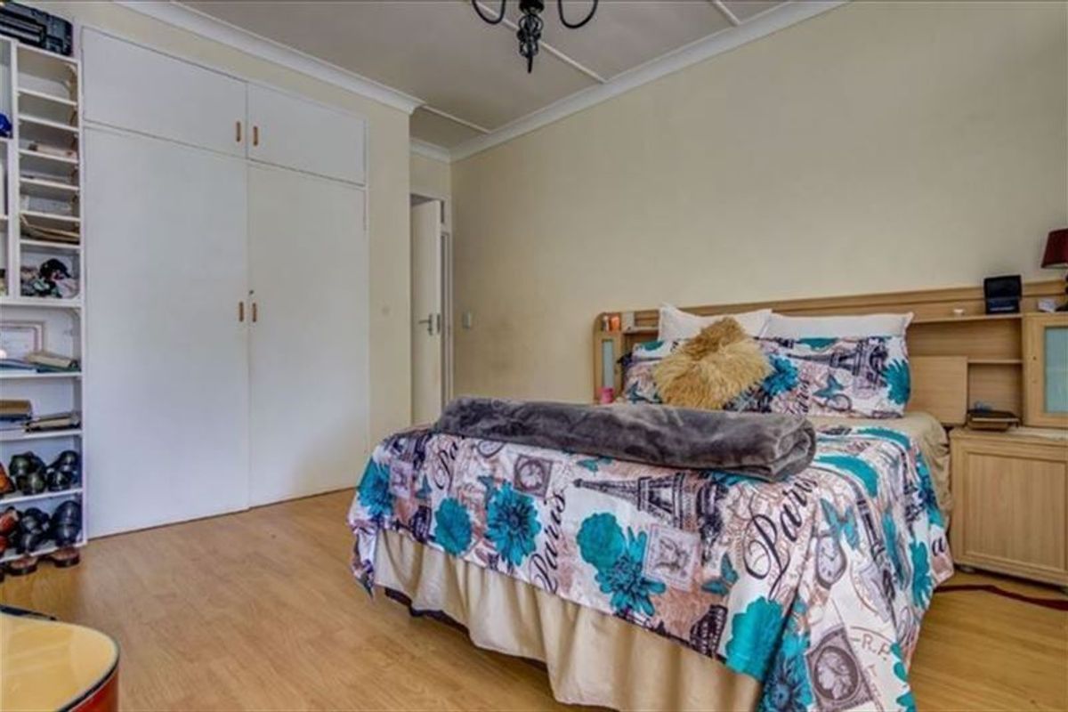 3 Bedroom apartment in enclosed area - Photo 2