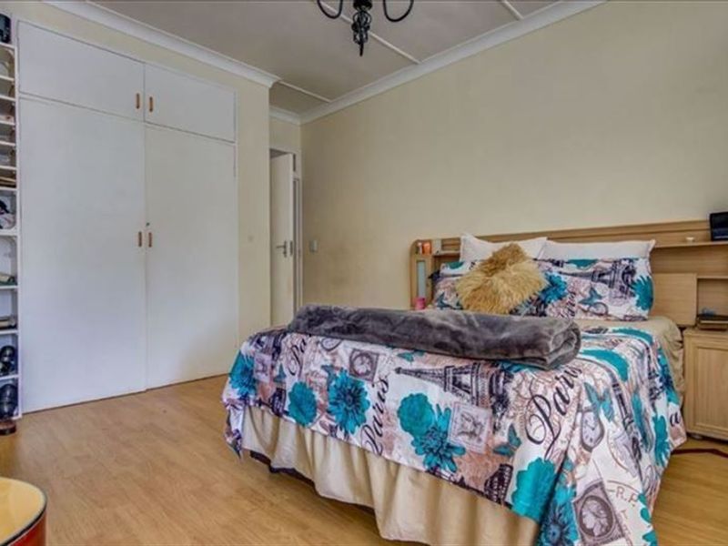 3 Bedroom apartment in enclosed area - Photo 2