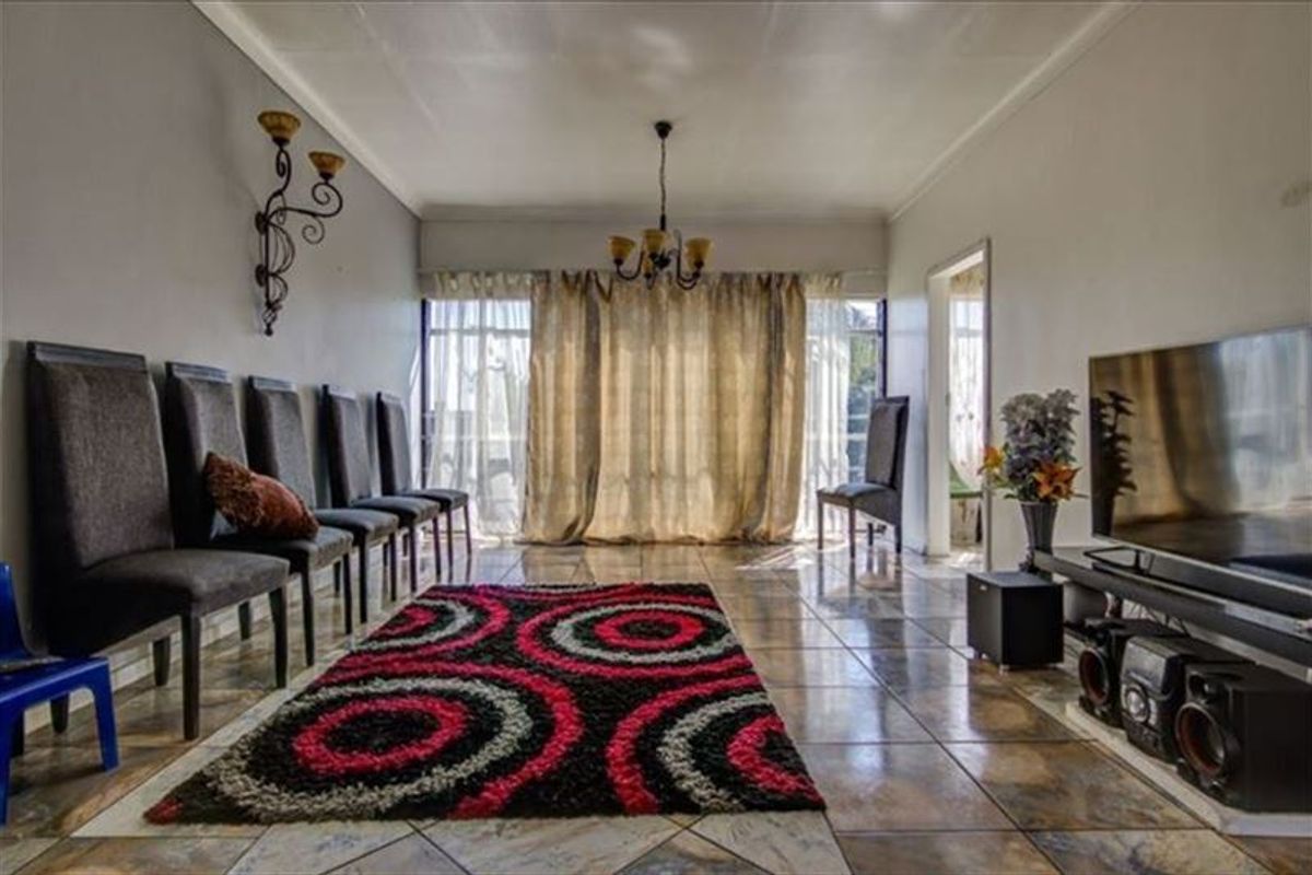 3 Bedroom apartment in enclosed area - Photo 4