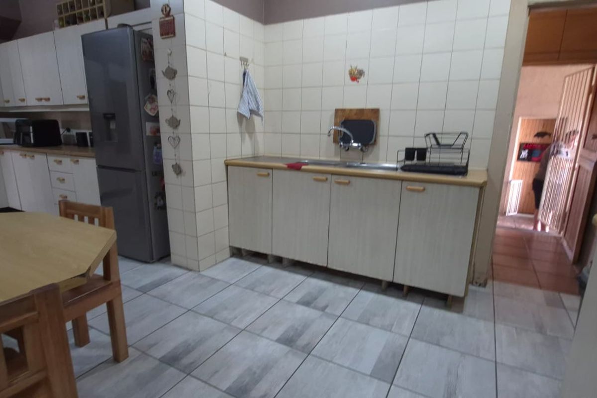 Spacious family home Brenthurst - Photo 3