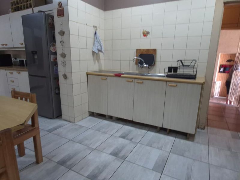 Spacious family home Brenthurst - Photo 3