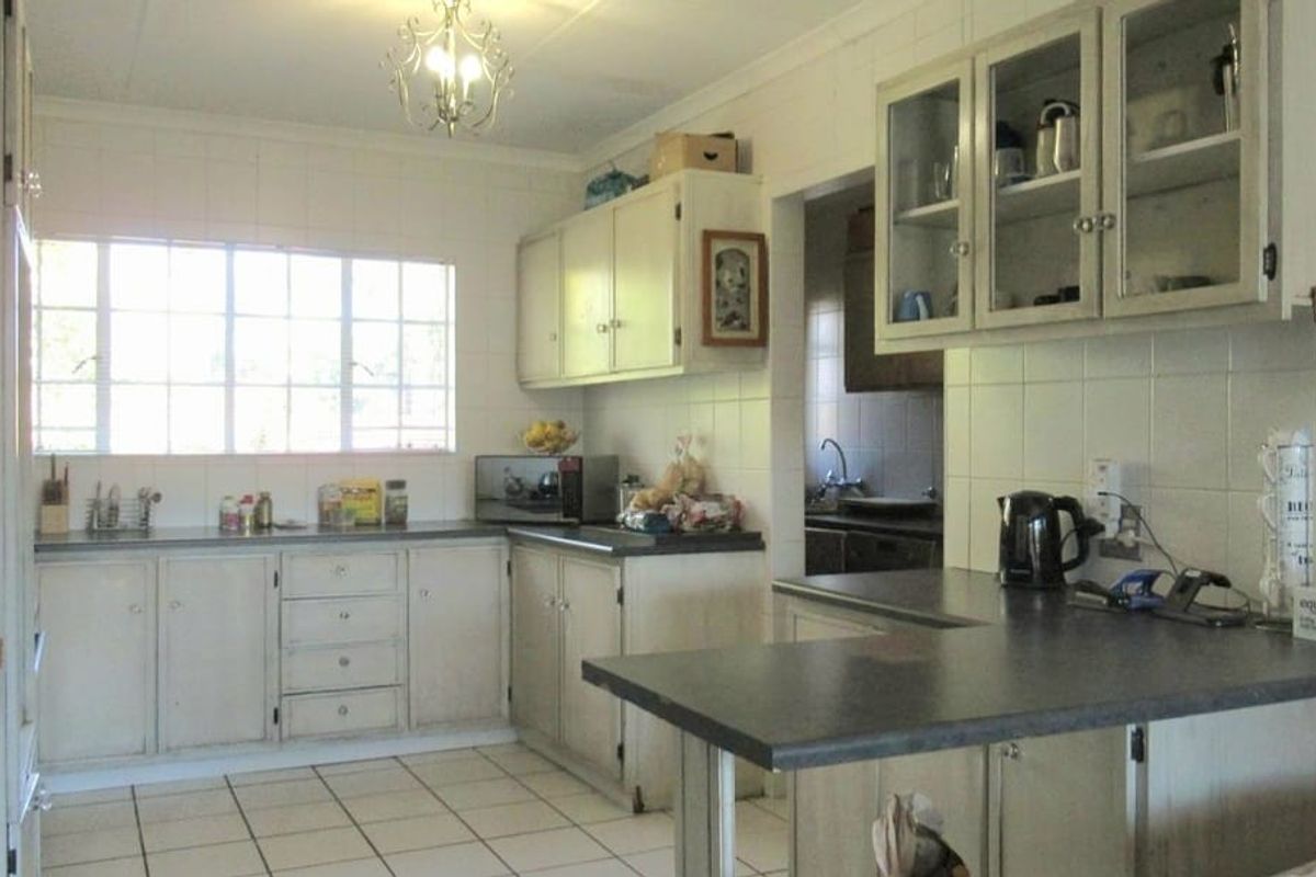 Spacious, Stylish, and Secure Living - Photo 4