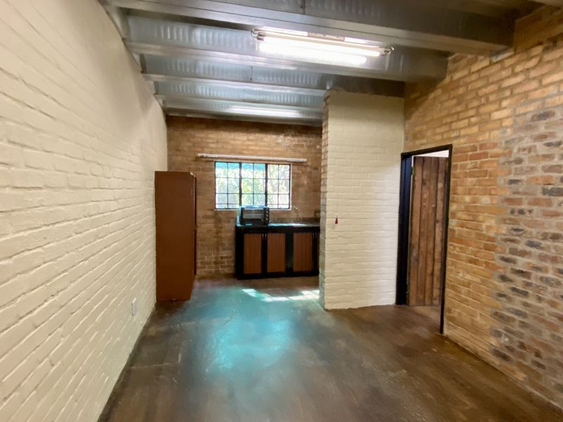 1 BEDROOM APARTMENT TO LET - Photo 2