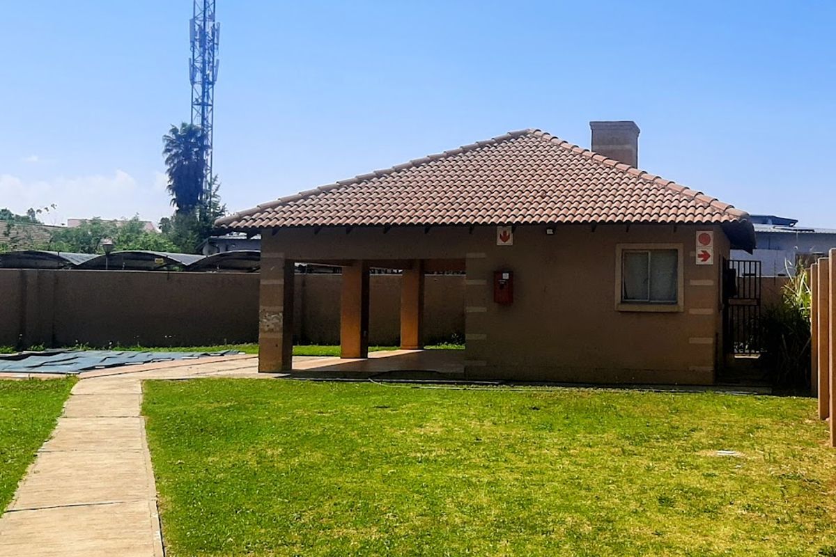 Modern and Secure Living! - Photo 2