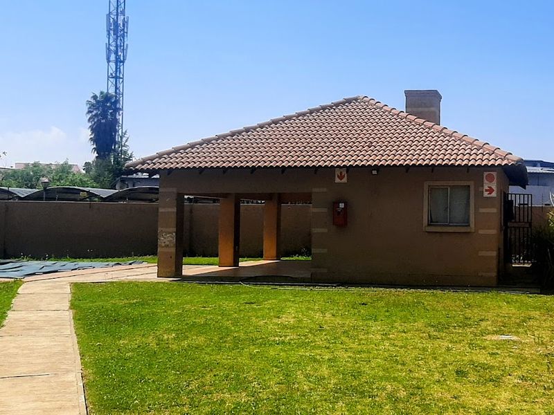 Modern and Secure Living! - Photo 2