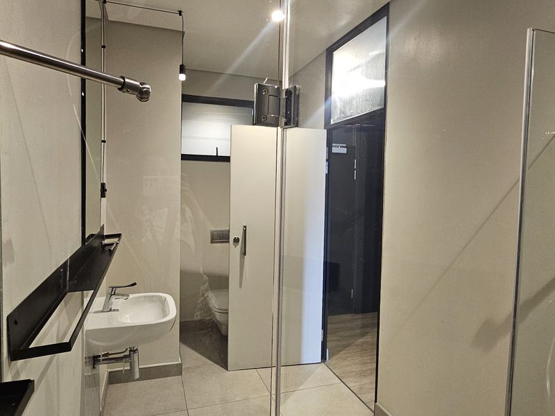 Modern Elegance in the Heart of Sandton – 1-Bedroom Apartment for Sale at The Lineal - Photo 9