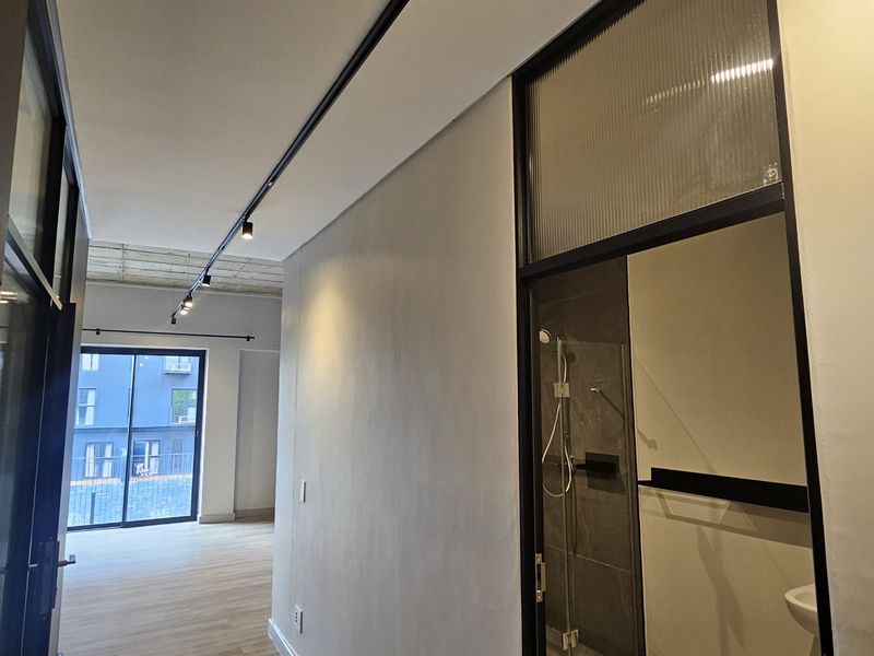 Modern Elegance in the Heart of Sandton – 1-Bedroom Apartment for Sale at The Lineal - Photo 6