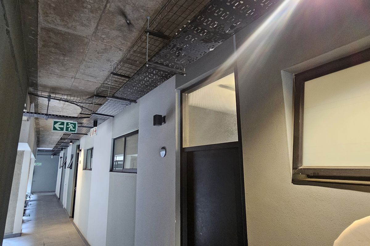 Modern Elegance in the Heart of Sandton – 1-Bedroom Apartment for Sale at The Lineal - Photo 5