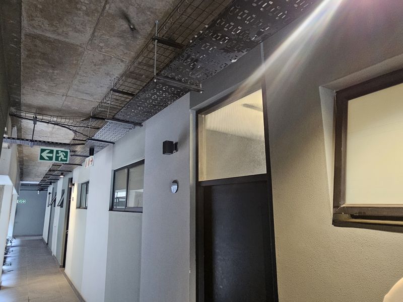 Modern Elegance in the Heart of Sandton – 1-Bedroom Apartment for Sale at The Lineal - Photo 5