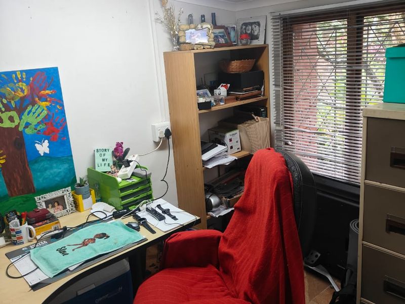 PRICE REDUCED - IMMACULATE UNIT FOR SALE - A REAL GEM - Photo 8