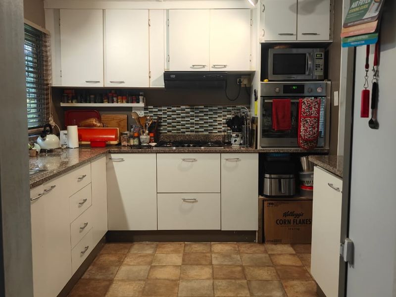 PRICE REDUCED - IMMACULATE UNIT FOR SALE - A REAL GEM - Photo 6