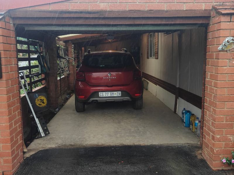 PRICE REDUCED - IMMACULATE UNIT FOR SALE - A REAL GEM - Photo 4