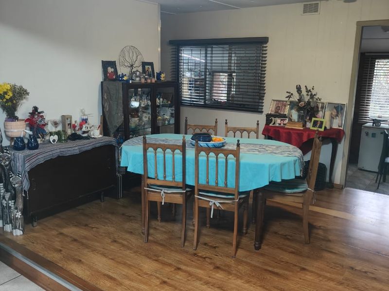 PRICE REDUCED - IMMACULATE UNIT FOR SALE - A REAL GEM - Photo 10