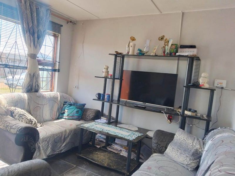 EXT.32 BETHELSDORP 2 BED 1 BATH HOUSE FOR SALE - Photo 2