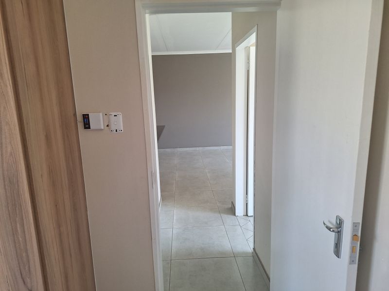 Two bedroom townhouse for sale in Riversdal - Photo 9