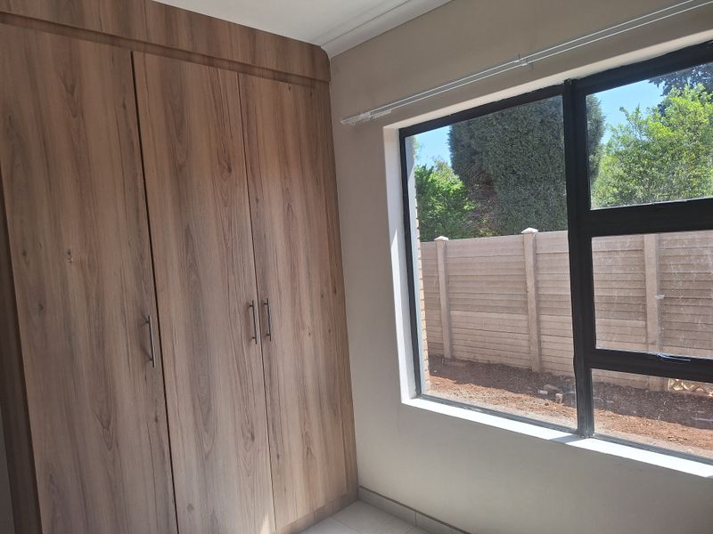 Two bedroom townhouse for sale in Riversdal - Photo 6