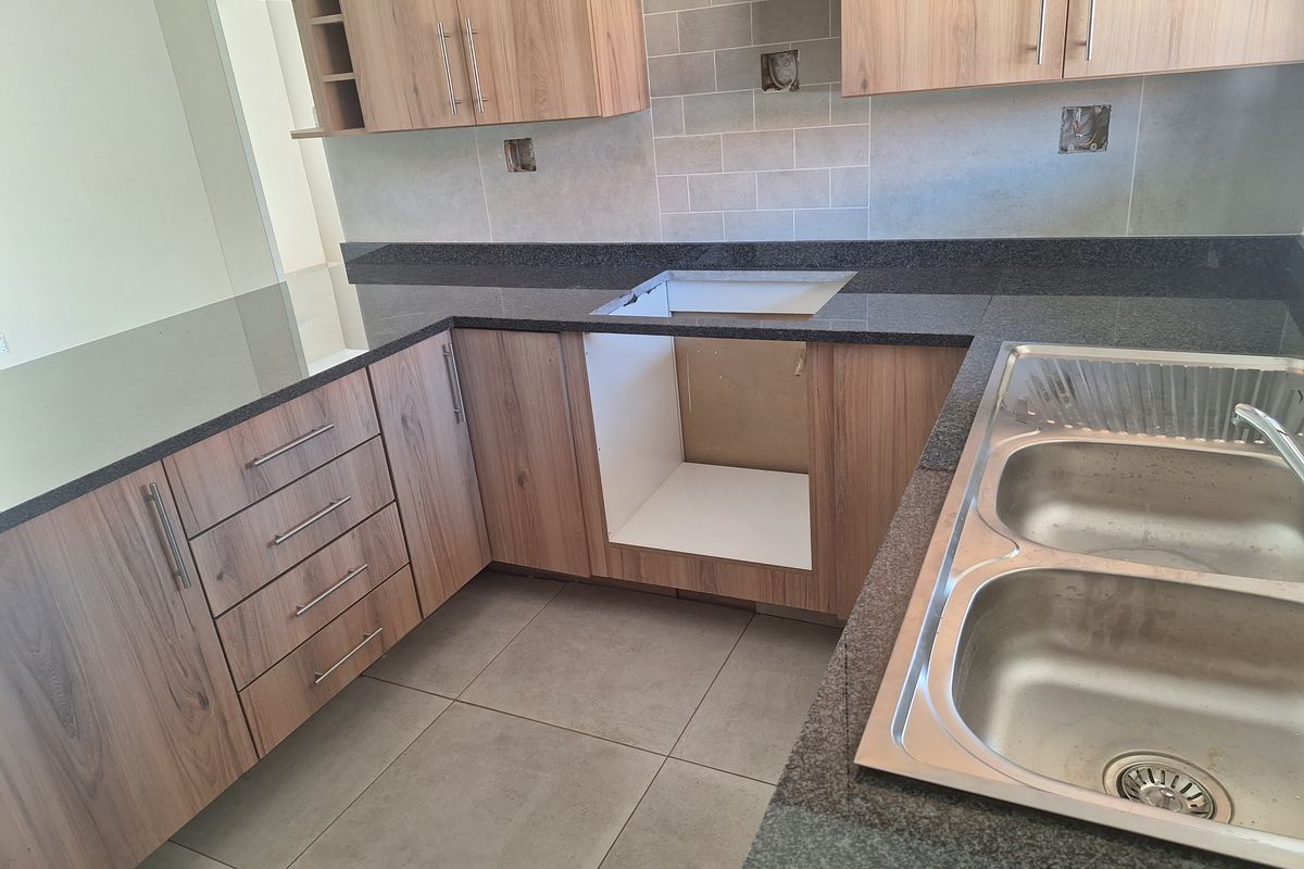 Two bedroom townhouse for sale in Riversdal - Photo 4