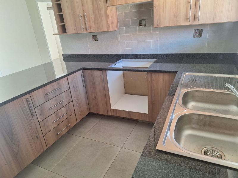 Two bedroom townhouse for sale in Riversdal - Photo 4