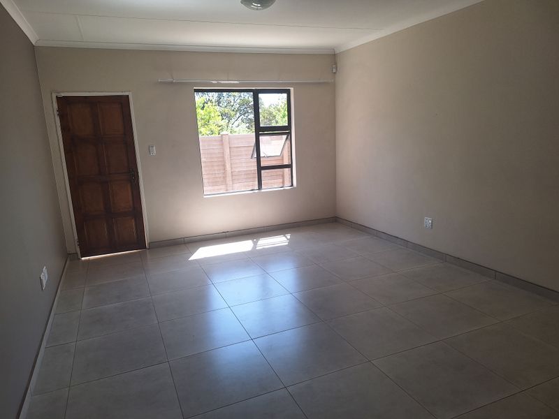 Two bedroom townhouse for sale in Riversdal - Photo 10