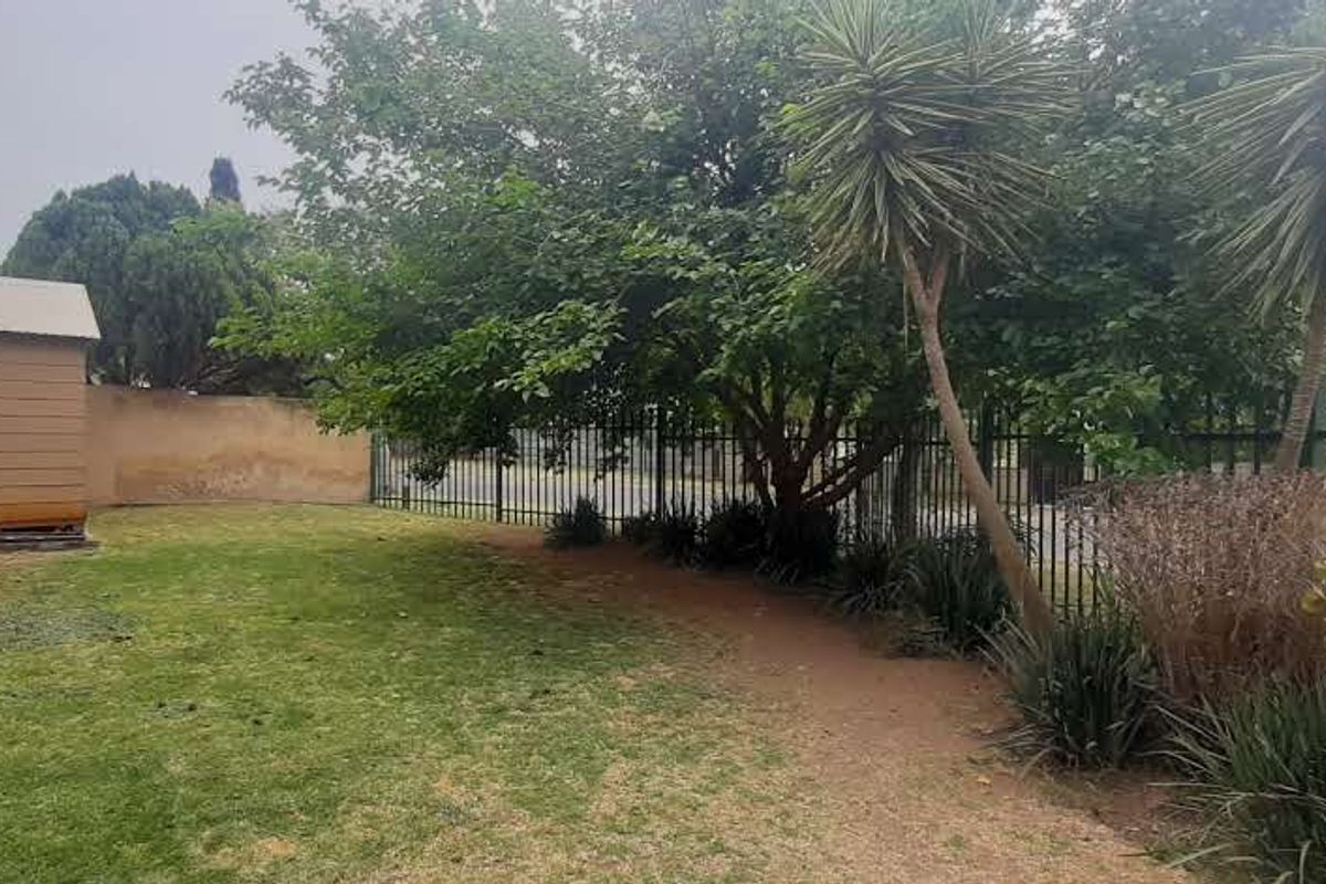 SOLAR POWERED HOME! - Photo 2