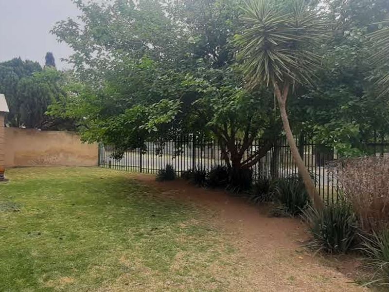 SOLAR POWERED HOME! - Photo 2