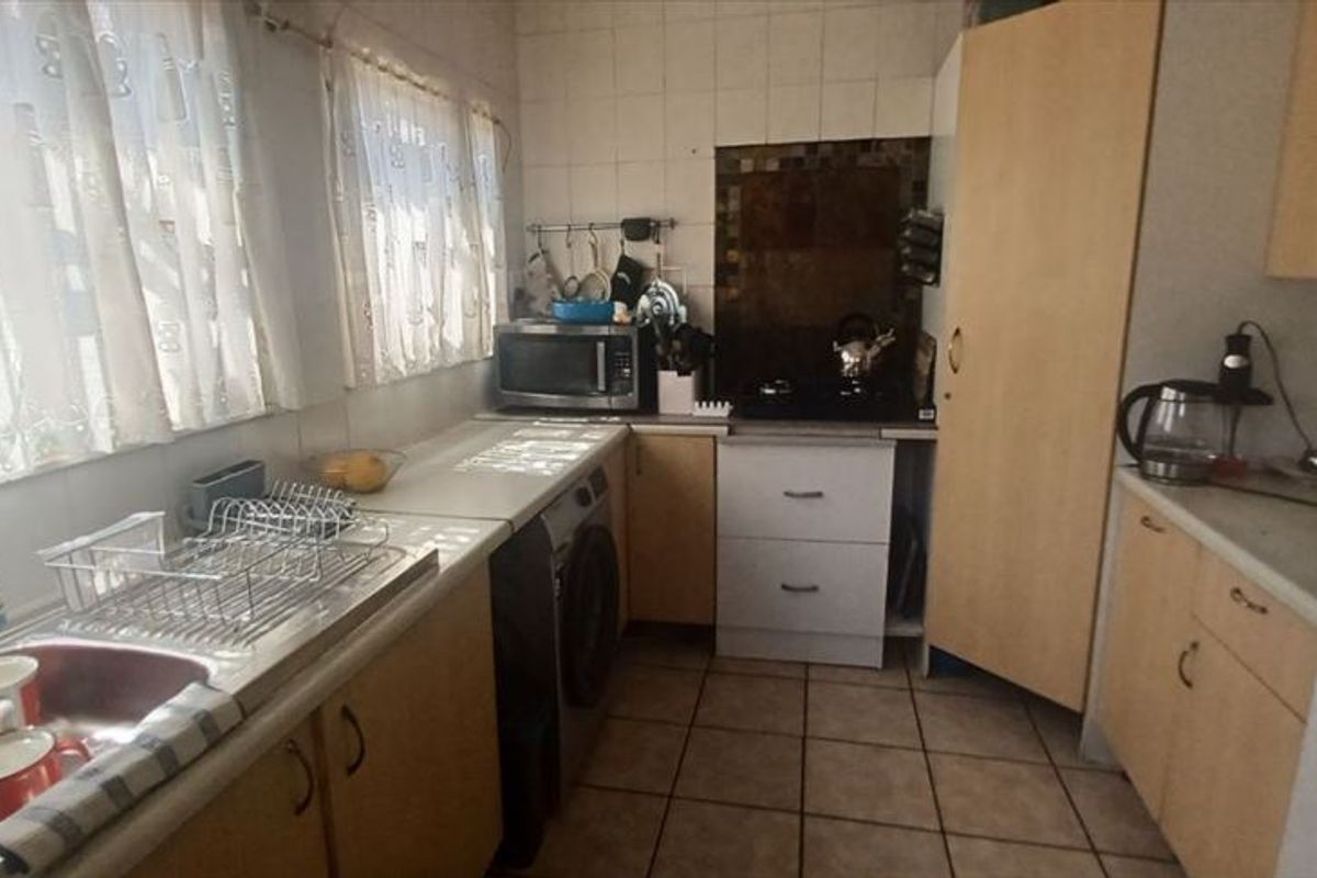 SOLAR POWERED HOME! - Photo 4